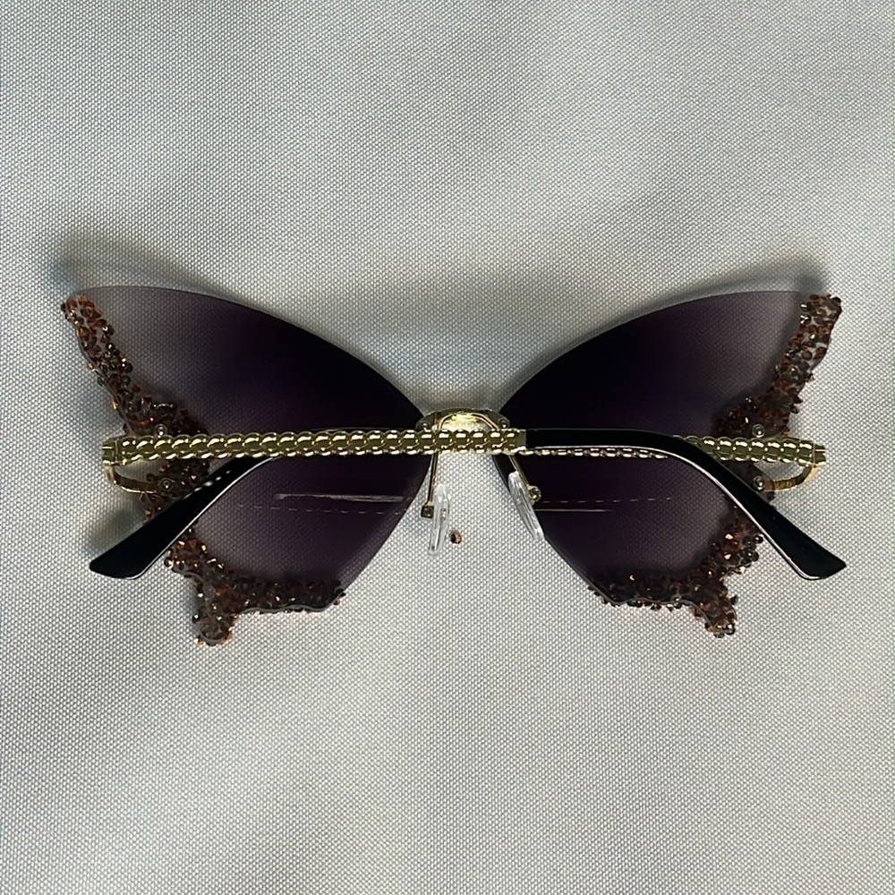 DARK GRAY BUTTERFLY SUNGLASSES W/FREE CASE ✨✨✨ - Picture 3 of 7